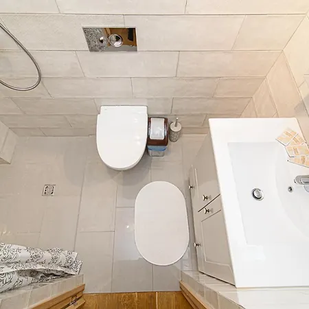 2 Floors New Town By Urban Rent *